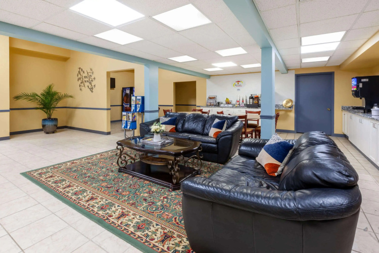 Super 8 by Wyndham Newcomerstown
