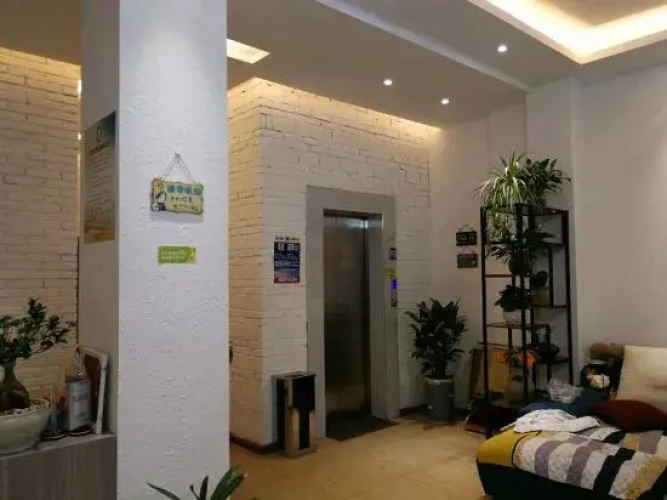 Qujing Zhouzhou Theme Hotel