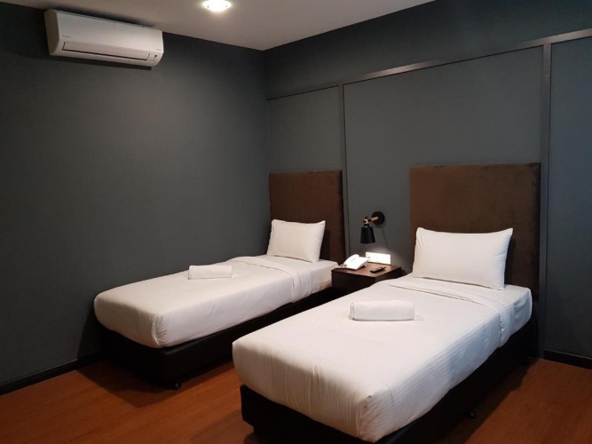 Deluxe no Window Twin room