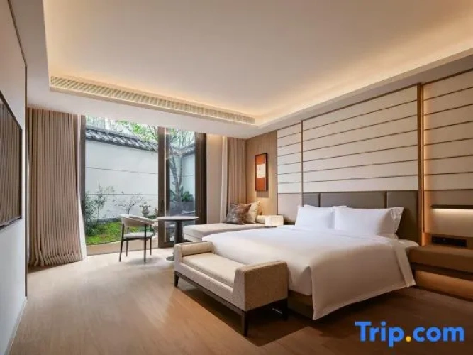 Standard Double room with courtyard view