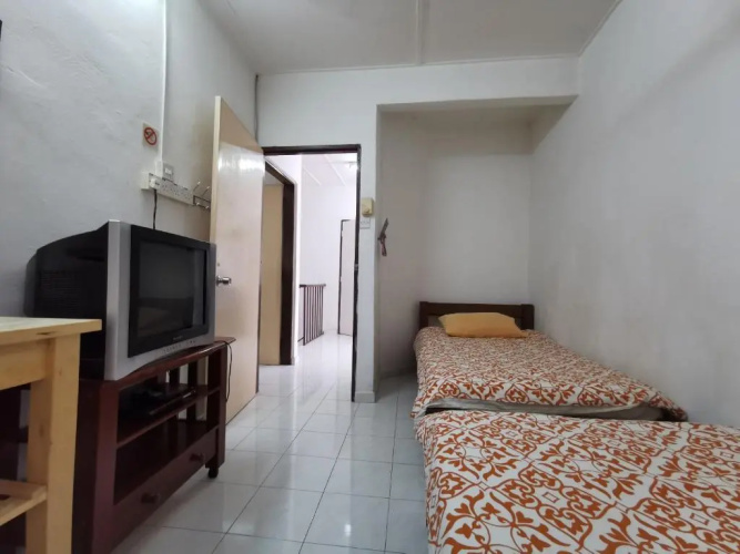 Cheerful 4-Bedrooms Residents Home