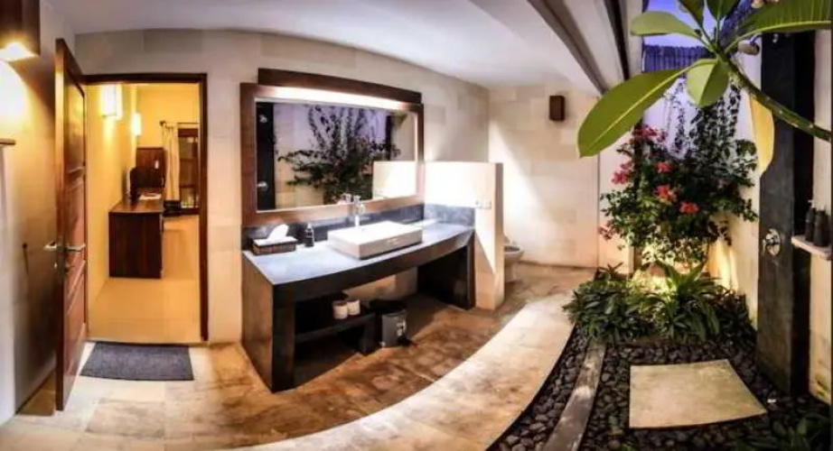 Tir Na Nog Beachfront Resort