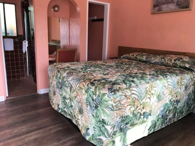 Raymoure Motel