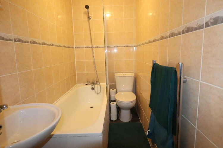 Large Studio Flat - Dartford Town Centre