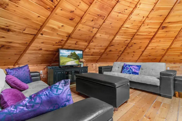 Heavenly View 2 Bedroom Cabin by RedAwning