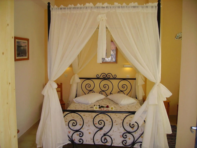 Hotel Thira