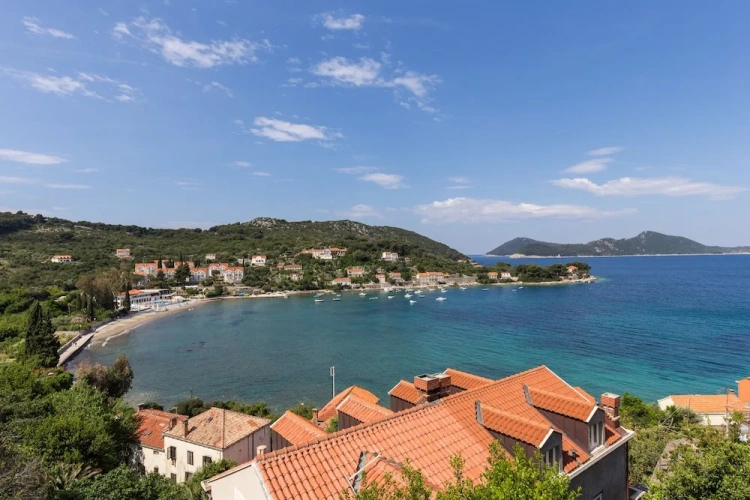 1 Bedroom Apartment with balcony and with sea view