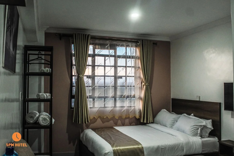 5 PM Hotel