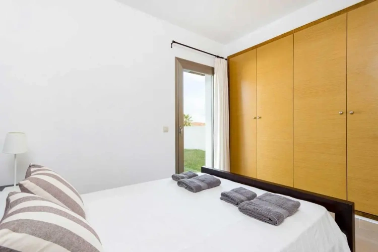 4 Bedrooms Villa