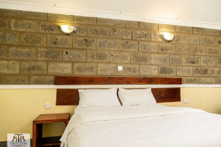 Trotters Hotel - Kenol