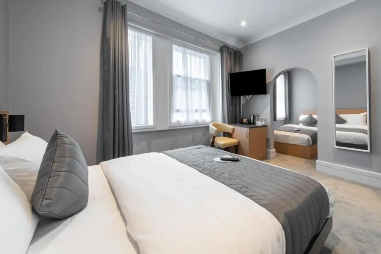 Quadruple Suite