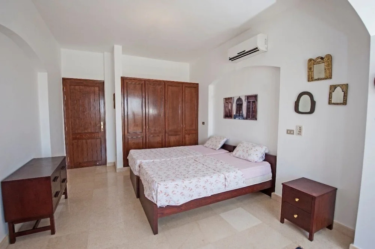 Apartment Overlooking Pool & Lagoon