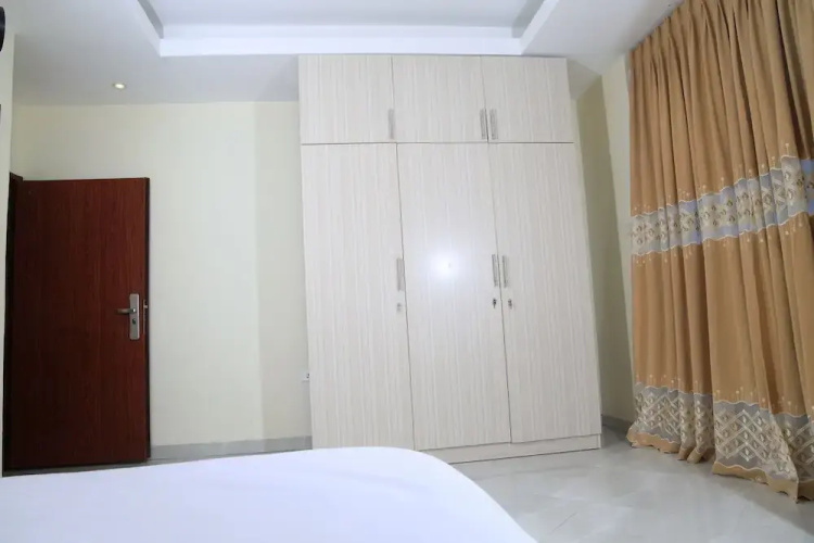 PrimeNest - 3 bedroom Apartment