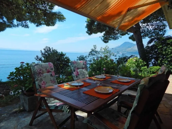 1 Bedroom Apartment with sea view