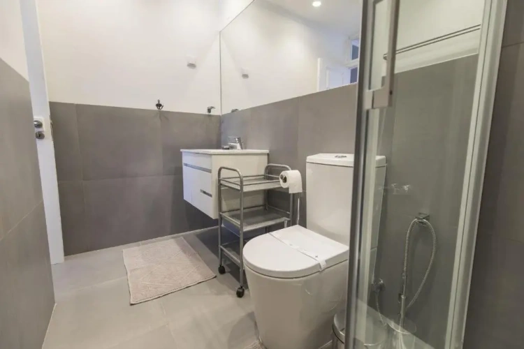 2 Bedrooms Apartment