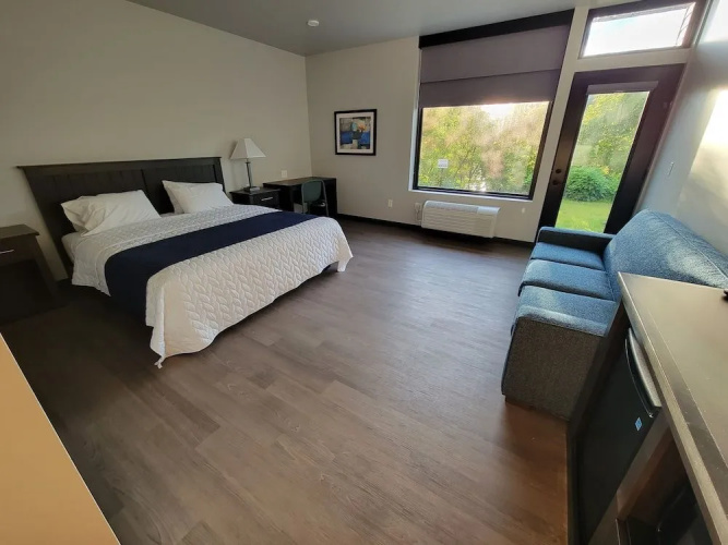 Watershed Hotel