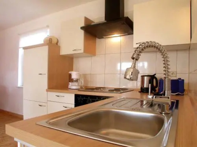 Roter Bungalow am Strand _50m_ _ O