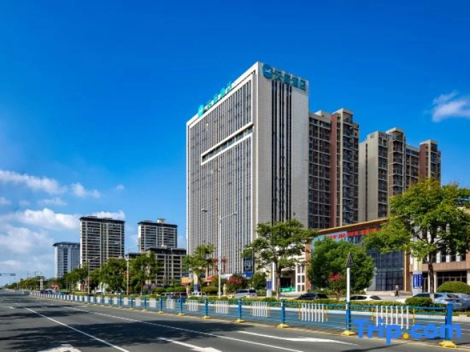 HanTing Hotel (Xinyang Luoshan Stadium)