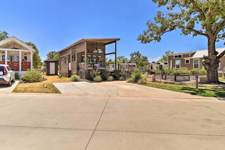 Upscale Tiny Home - Boho-chic Austin Getaway!
