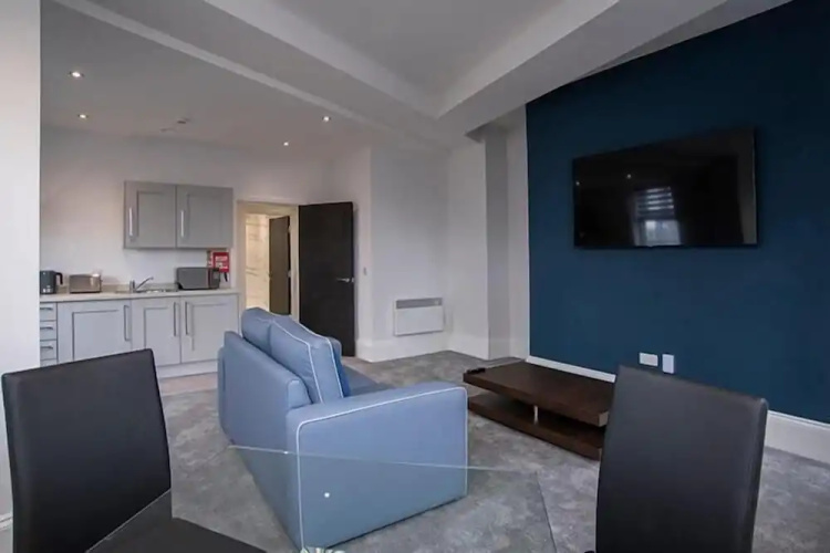 Cavern Quarter Apts - 31 North John St