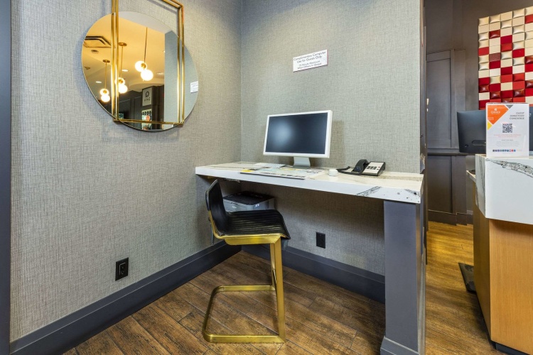 Quality Inn & Suites Vancouver, Bc - Adults Only photo 17