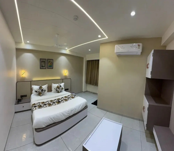 Hotel Vallabh Sky
