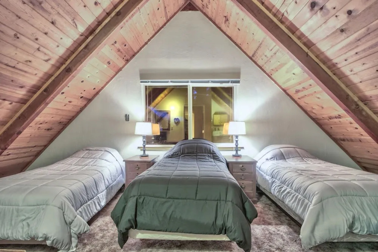 Cholula 811c 4 Bedroom Cabin by RedAwning