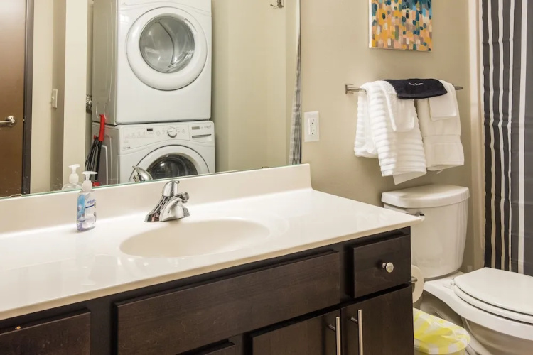 1 BR Downtown Loft Near Fiserv Forum by Frontdesk