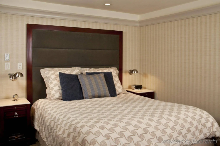 Monterey Bay Inn