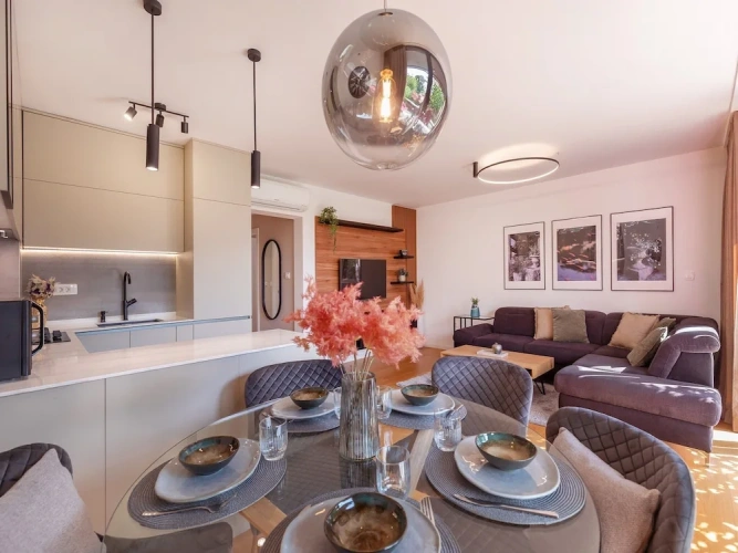 3 Bedrooms Apartment
