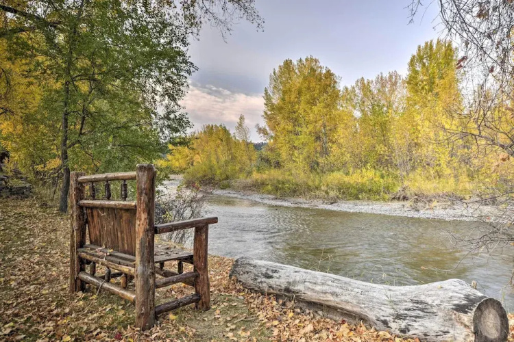 Charming Columbus Apt Along Yellowstone River