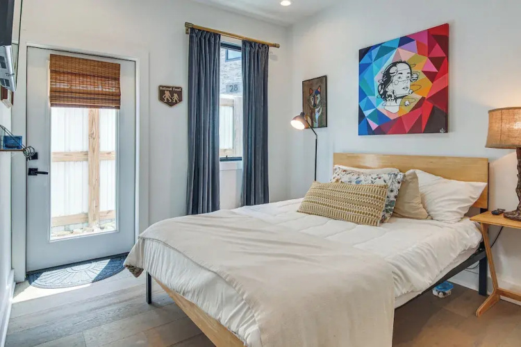 Rooftop Deck, Sweeping Views: Chic Home in Brevard