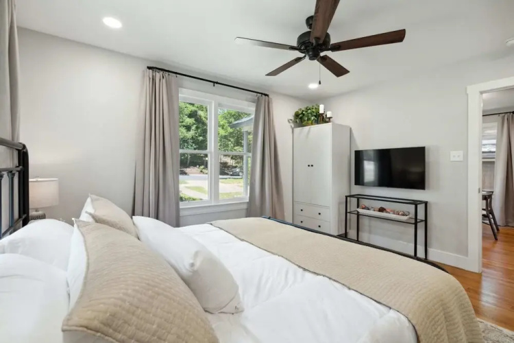 3 Separate Homes Walkable to Soco