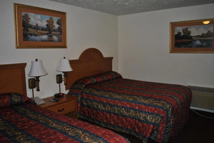Turnpike Motel