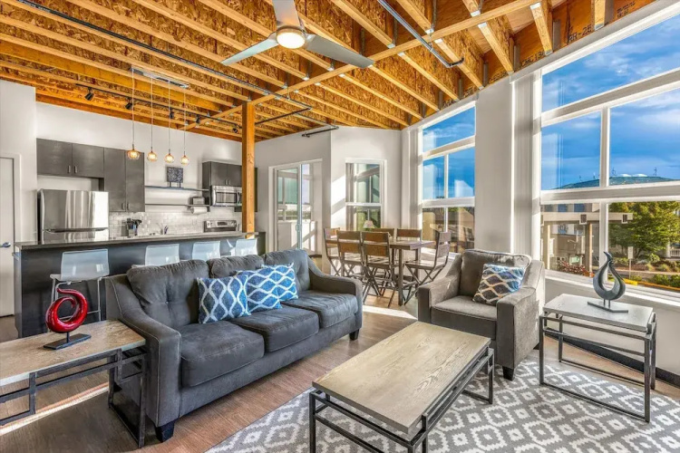 Admiral Condo 201 in Bremerton