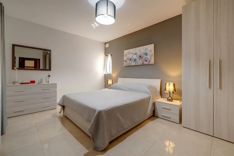 Stylish, Bright and Airy Apart in Central Bugibba