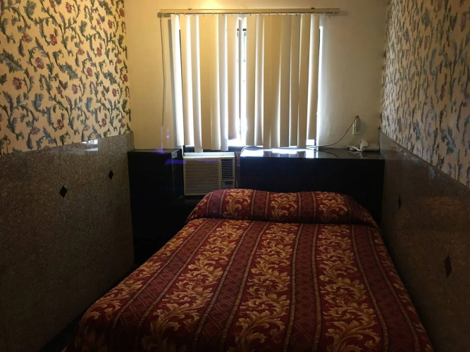 Hollywood 7 Star Motel
