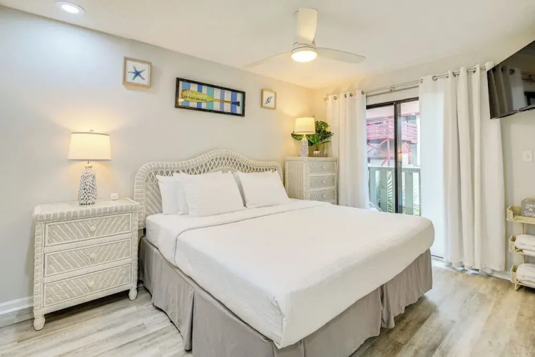 Cozy Myrtle Beach Getaway: 1 Block to Ocean!
