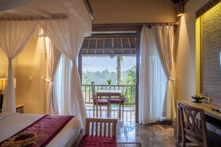 Suite with balcony and with view