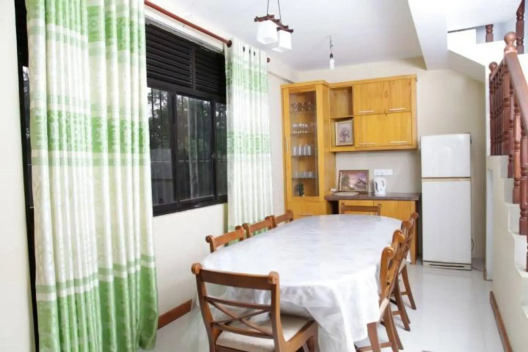 AA Circuit bungalow