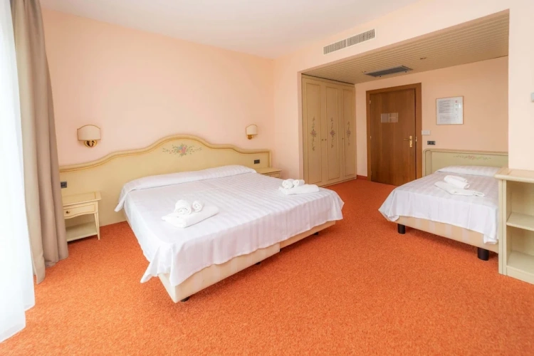 Classic Triple room with balcony