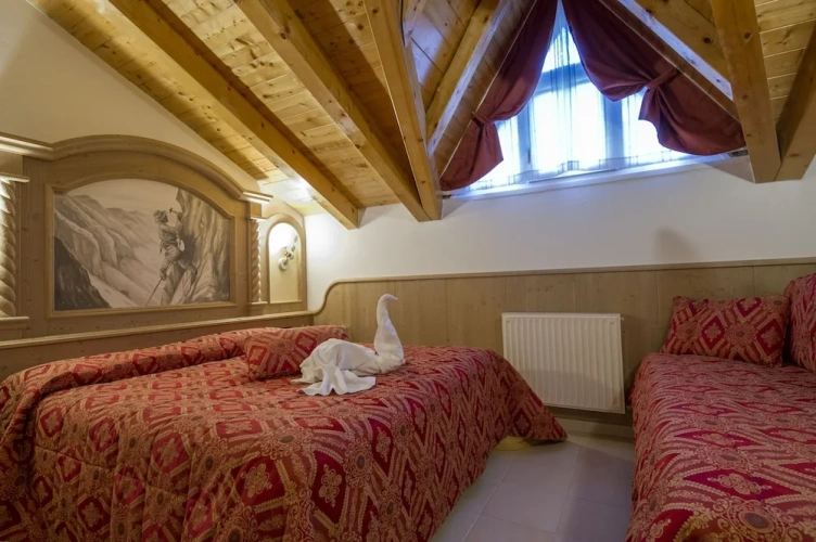Standard Triple room