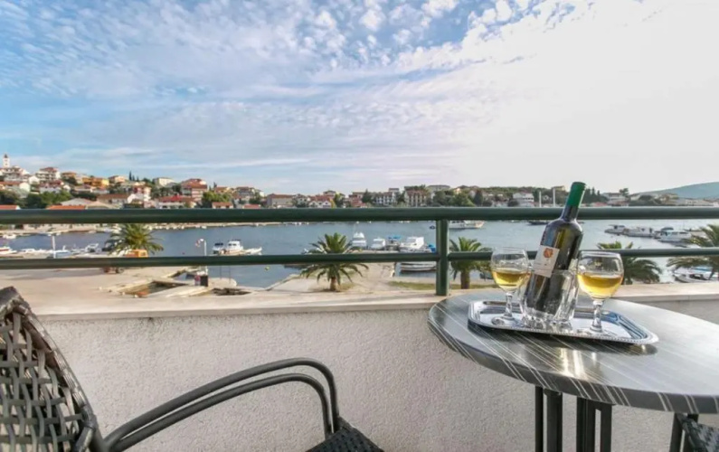 Apartments Mare - 30m from beach