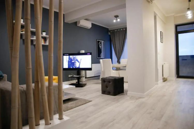 2 Steps Apartment