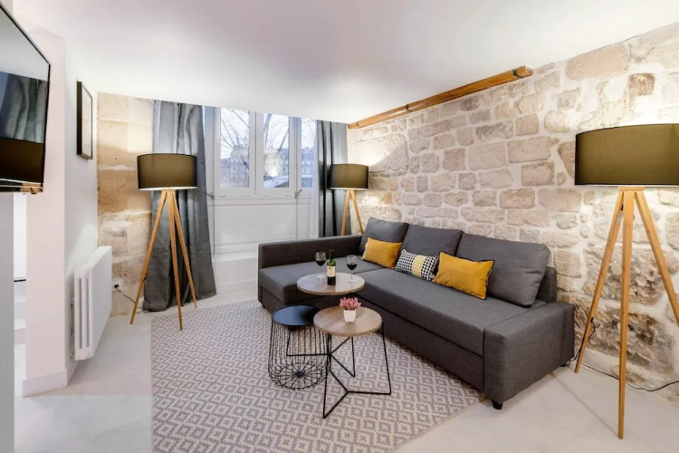Spacious and Charming Flat on île de la Cité