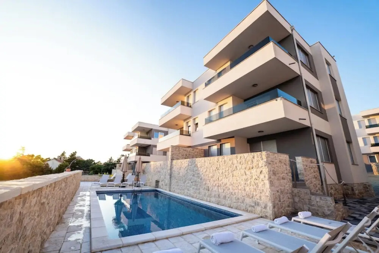 Meridian Pool Residences
