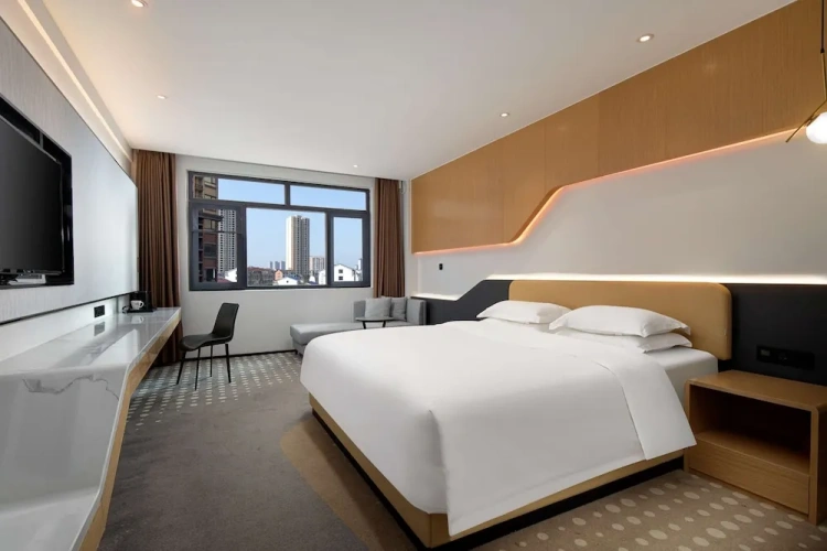 Deluxe Double room with city view