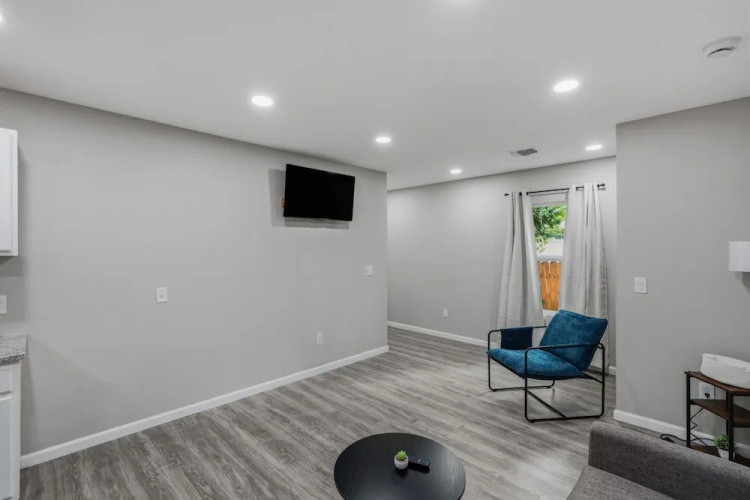 Spacious 3BR Retreat Near Downtown River Walk