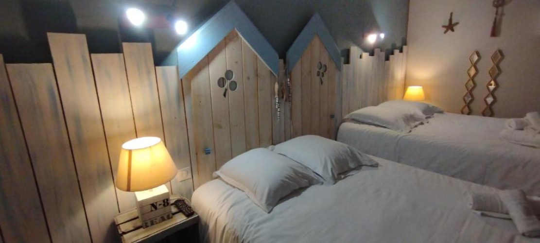 Standard Quadruple room with garden view
