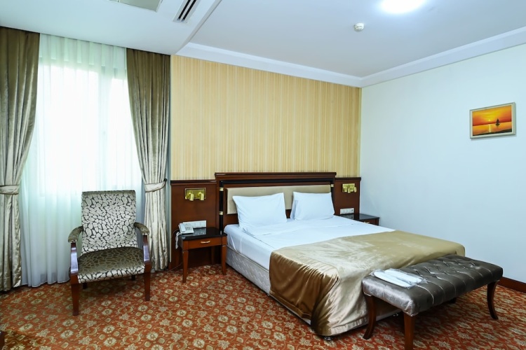 Standard Double room with city view